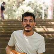 Profe de música con mas de 20 años de experiencia da Clases de guitarra, armonía, improvisación, composición. Online y cara a cara